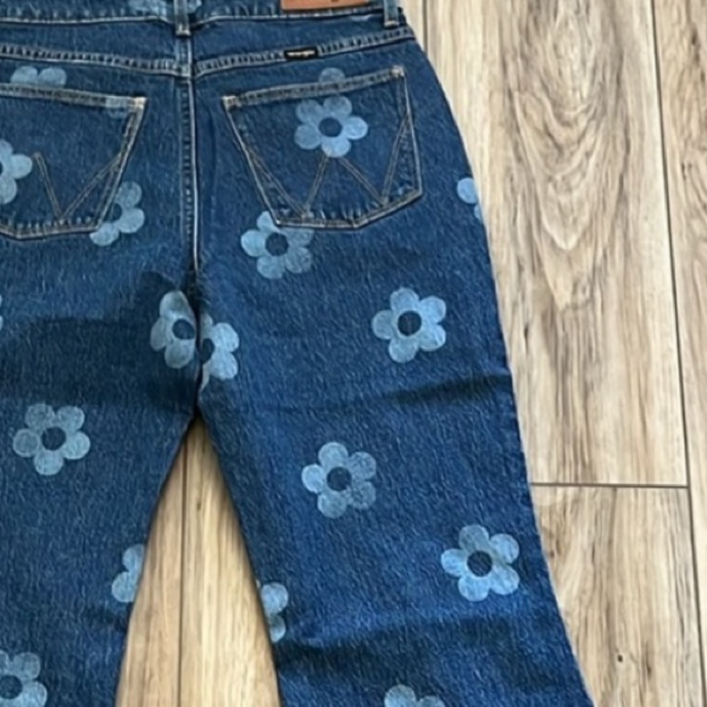 Wrangler Fierce Flare Jeans 27 California Daisy Floral High Rise NWT - Picture 8 of 11